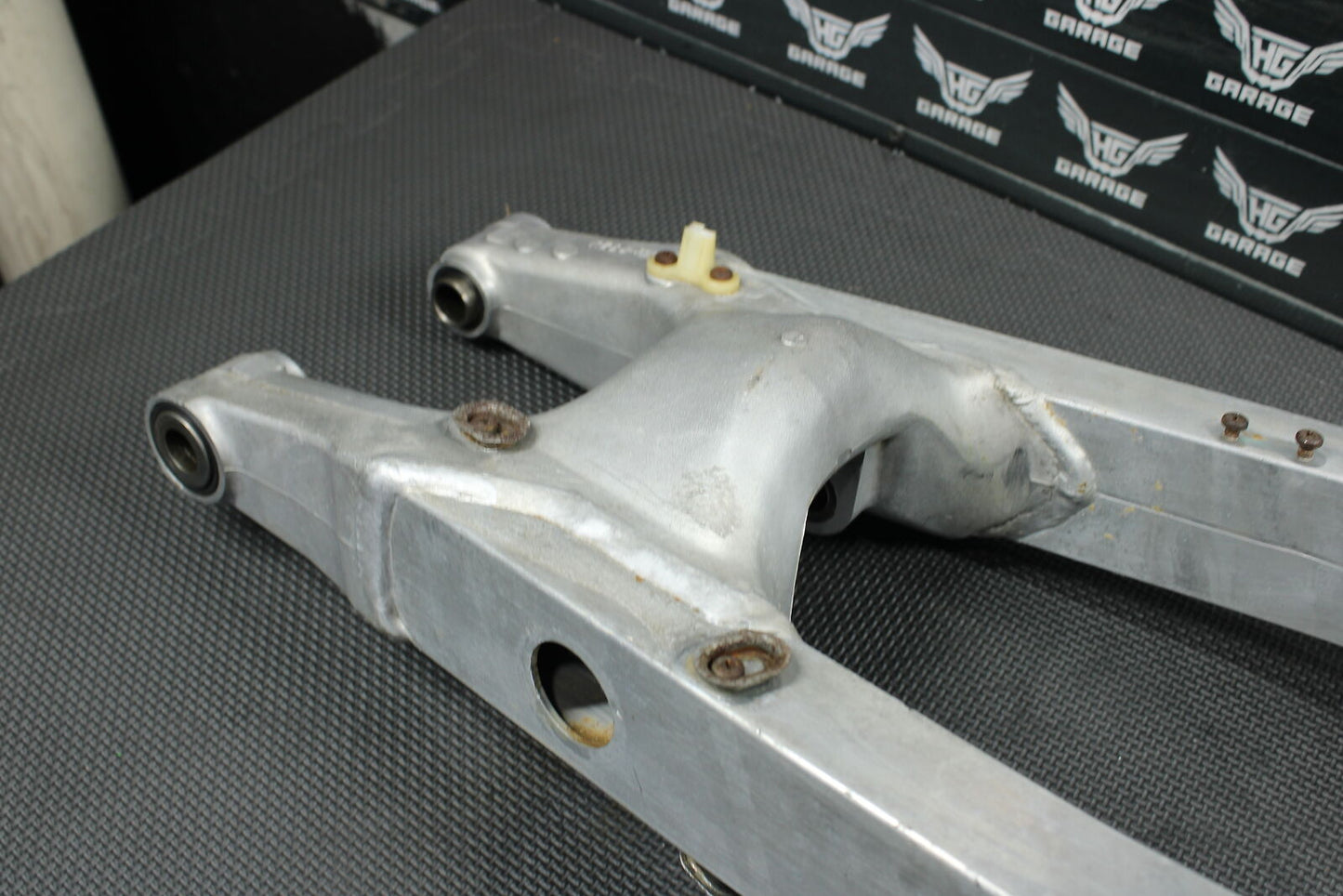 1994 HONDA CR250R OEM SWINGARM SWING ARM SUSPENSION 52100-KZ3-710