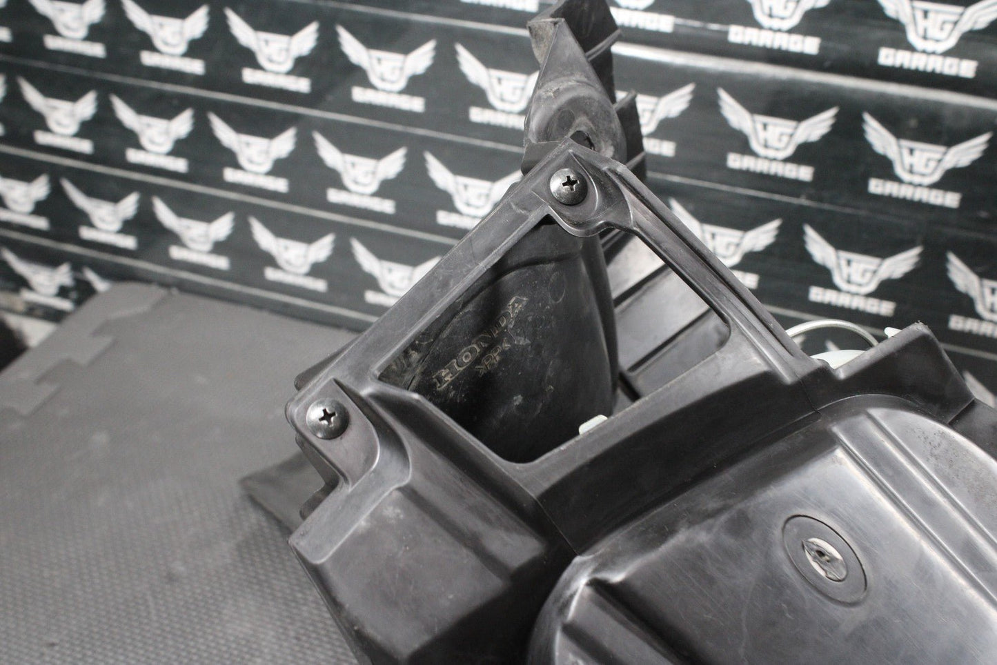 2023 HONDA CRF250R OEM AIRBOX INTAKE AIR CLEANER CASE HOUSING ELEMENT COMPLETE - hggarage