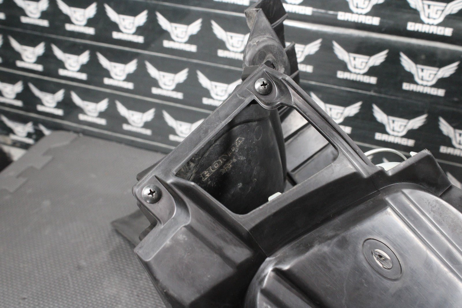 2023 HONDA CRF250R OEM AIRBOX INTAKE AIR CLEANER CASE HOUSING ELEMENT COMPLETE - hggarage