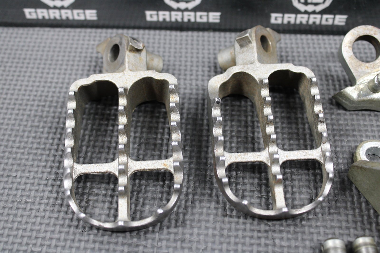 2019 YAMAHA 15 - 19 WR250F YZ250FX YZ450FX OEM PEGS FOOTPEGS MOUNTS BRACKETS - hggarage