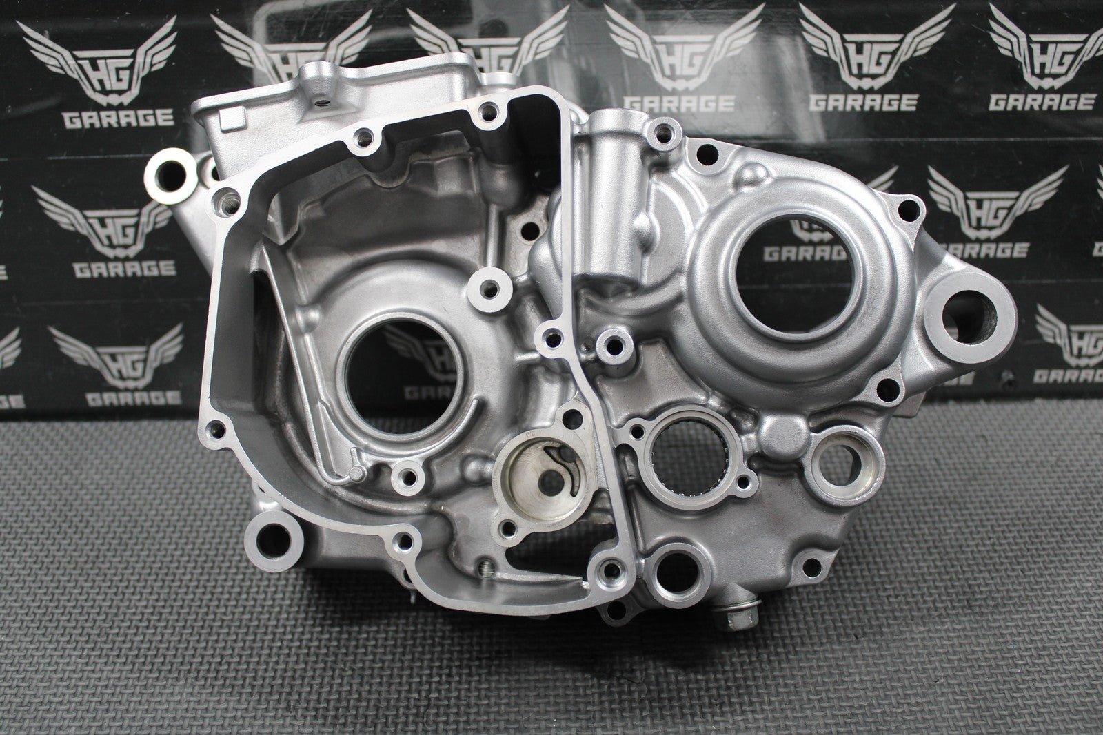 2019 SUZUKI 19 - 25 RMZ250 OEM LEFT RIGHT ENGINE CRANKCASE CRANK CASES BLOCK MINT! - hggarage