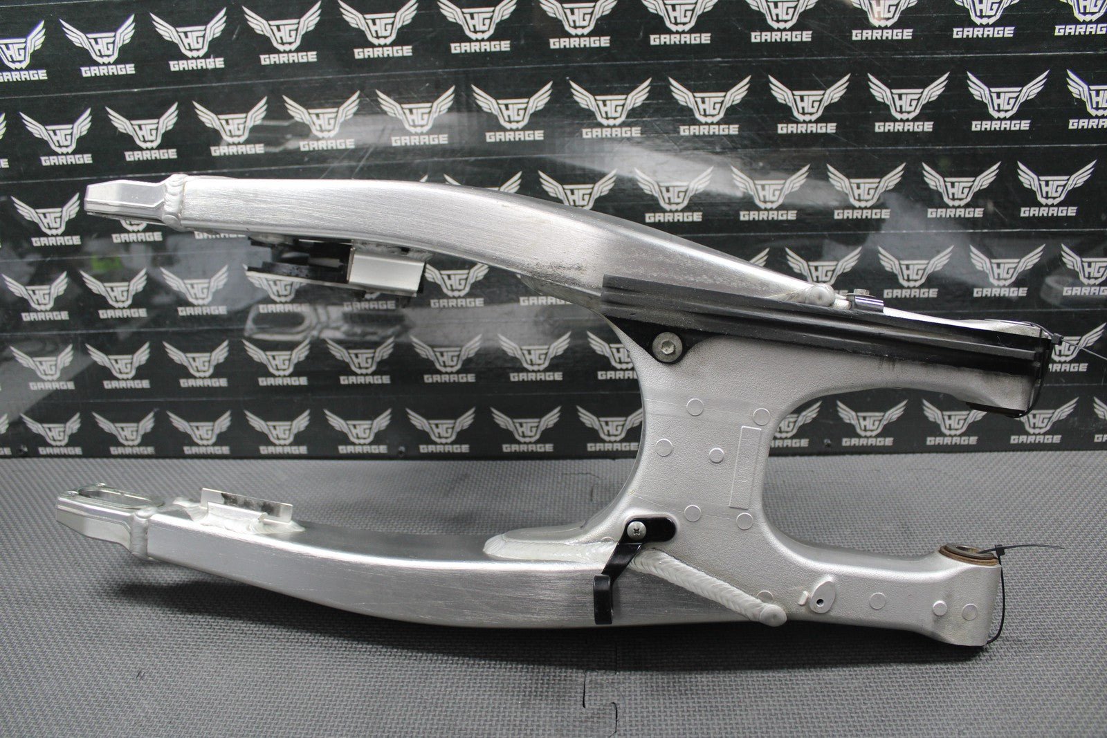2019 SUZUKI 19 - 21 RMZ250 OEM SWINGARM SWING ARM SUSPENSION 61000 - 46K00 GOOD! - hggarage