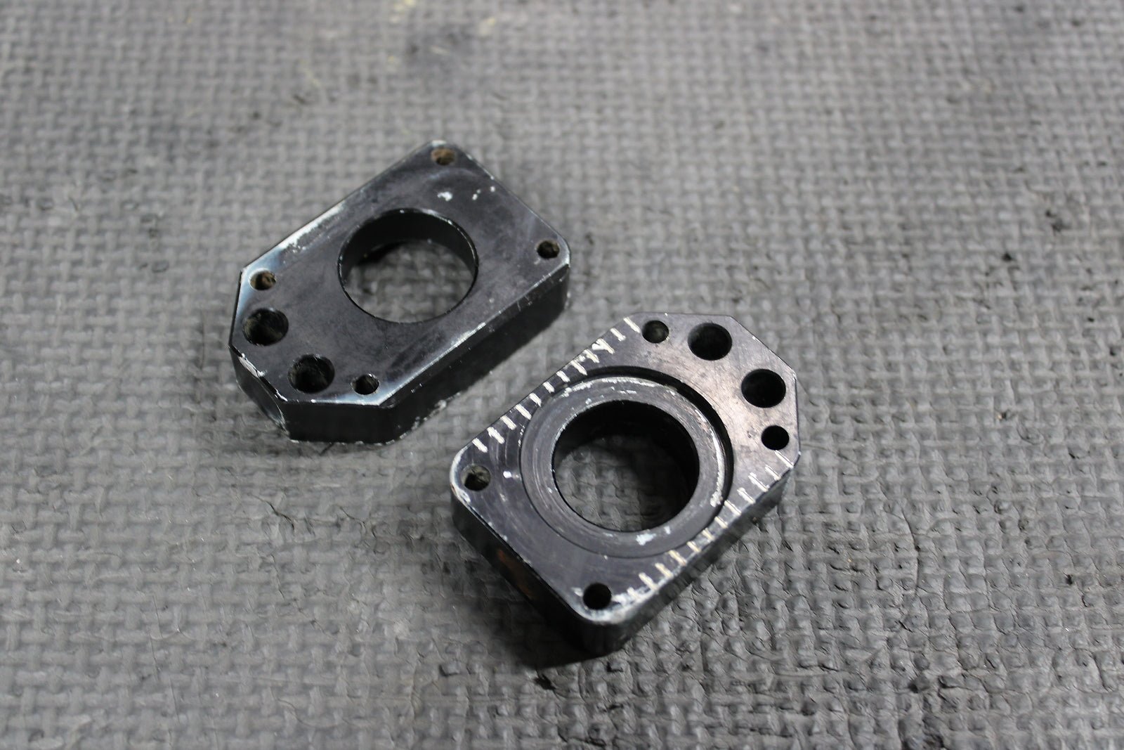 2006 Yamaha YZ450F OEM Rear Axle Back Wheel Rim Pivot Bolt Axel 1C3 - 25381 - 90 - 00 - hggarage