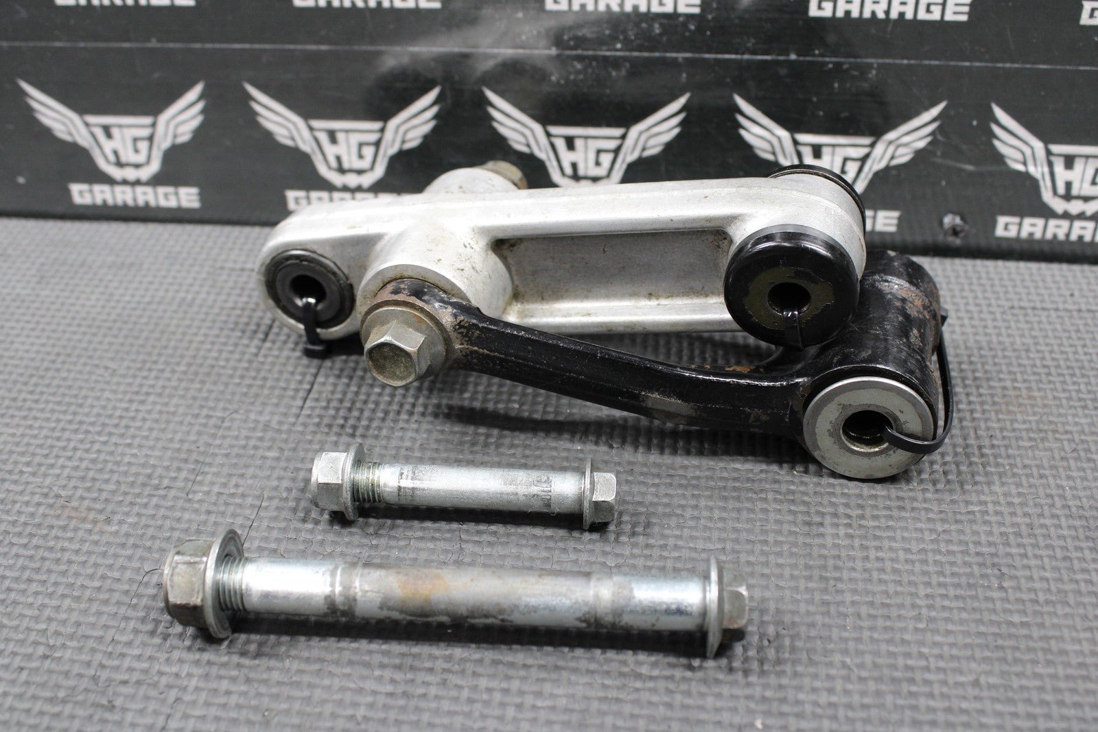 2005 2006 SUZUKI RM85 OEM REAR SHOCK SWINGARM LINKAGE ARM LEVER ROD 62600 - 03890 - hggarage