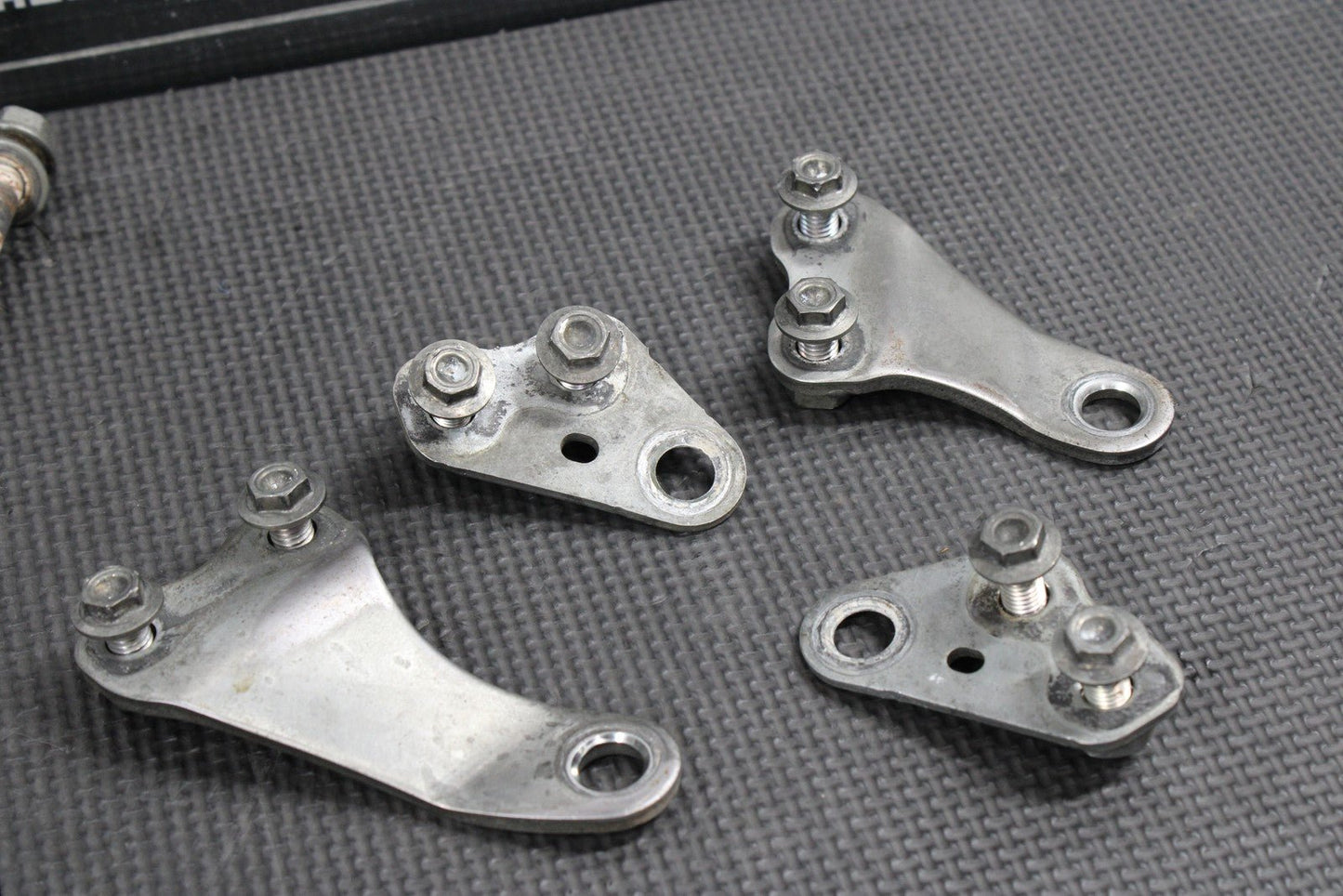 2023 HONDA CRF250R OEM ENGINE MOTOR MOUNT STAY BRACKETS HARDWARE BOLTS - hggarage