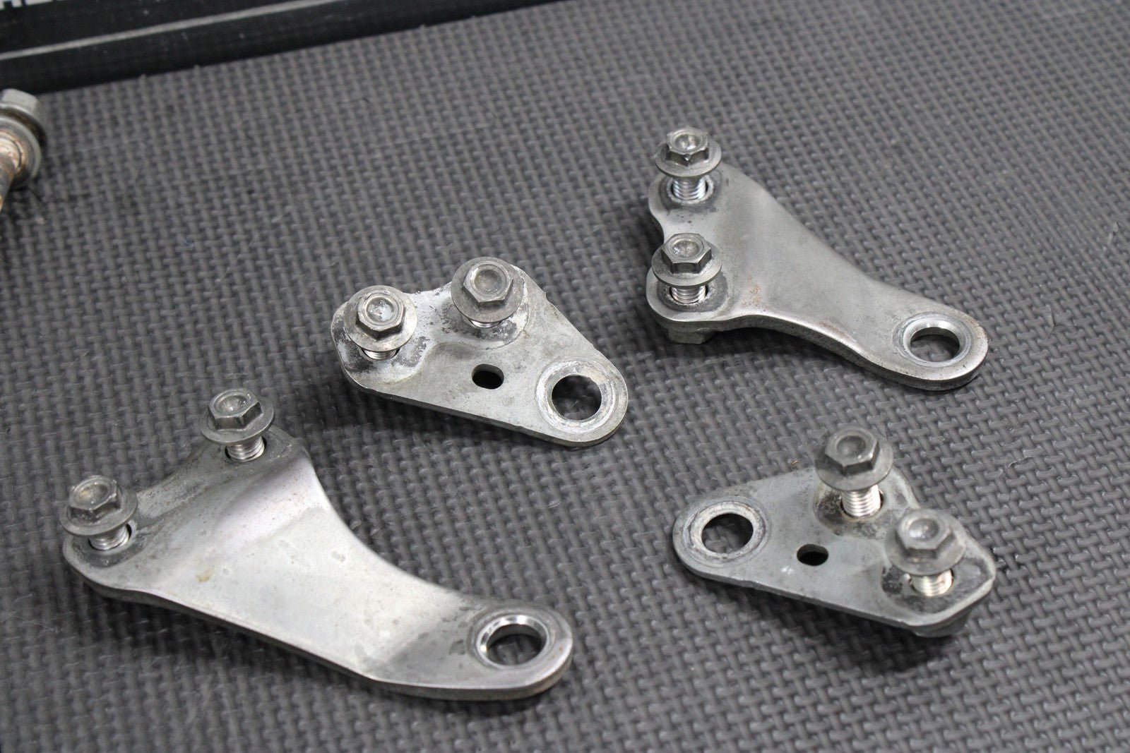 2023 HONDA CRF250R OEM ENGINE MOTOR MOUNT STAY BRACKETS HARDWARE BOLTS - hggarage