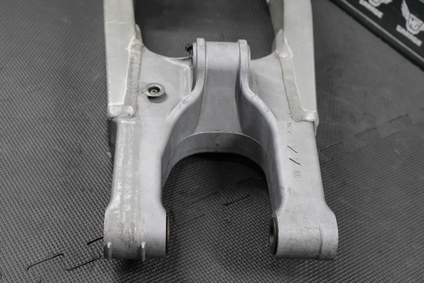 2000 SUZUKI RM125 RM250 OEM SWINGARM SWING ARM SUSPENSION 61000 - 36E00 - hggarage