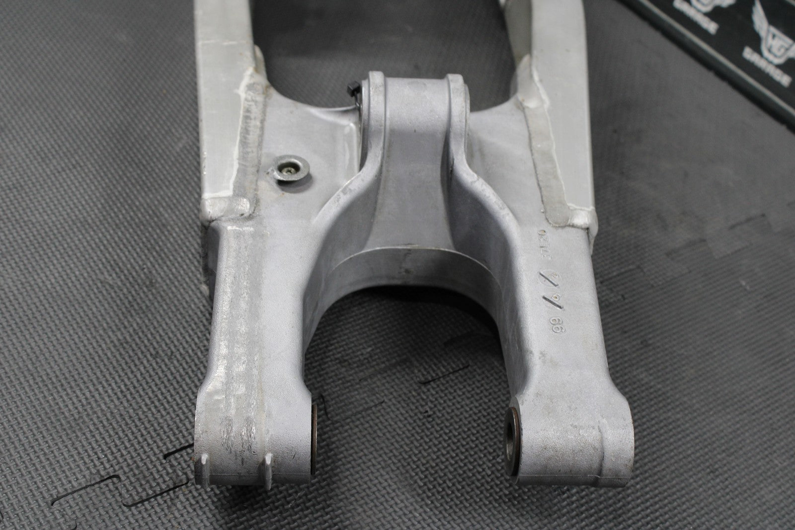 2000 SUZUKI RM125 RM250 OEM SWINGARM SWING ARM SUSPENSION 61000 - 36E00 - hggarage