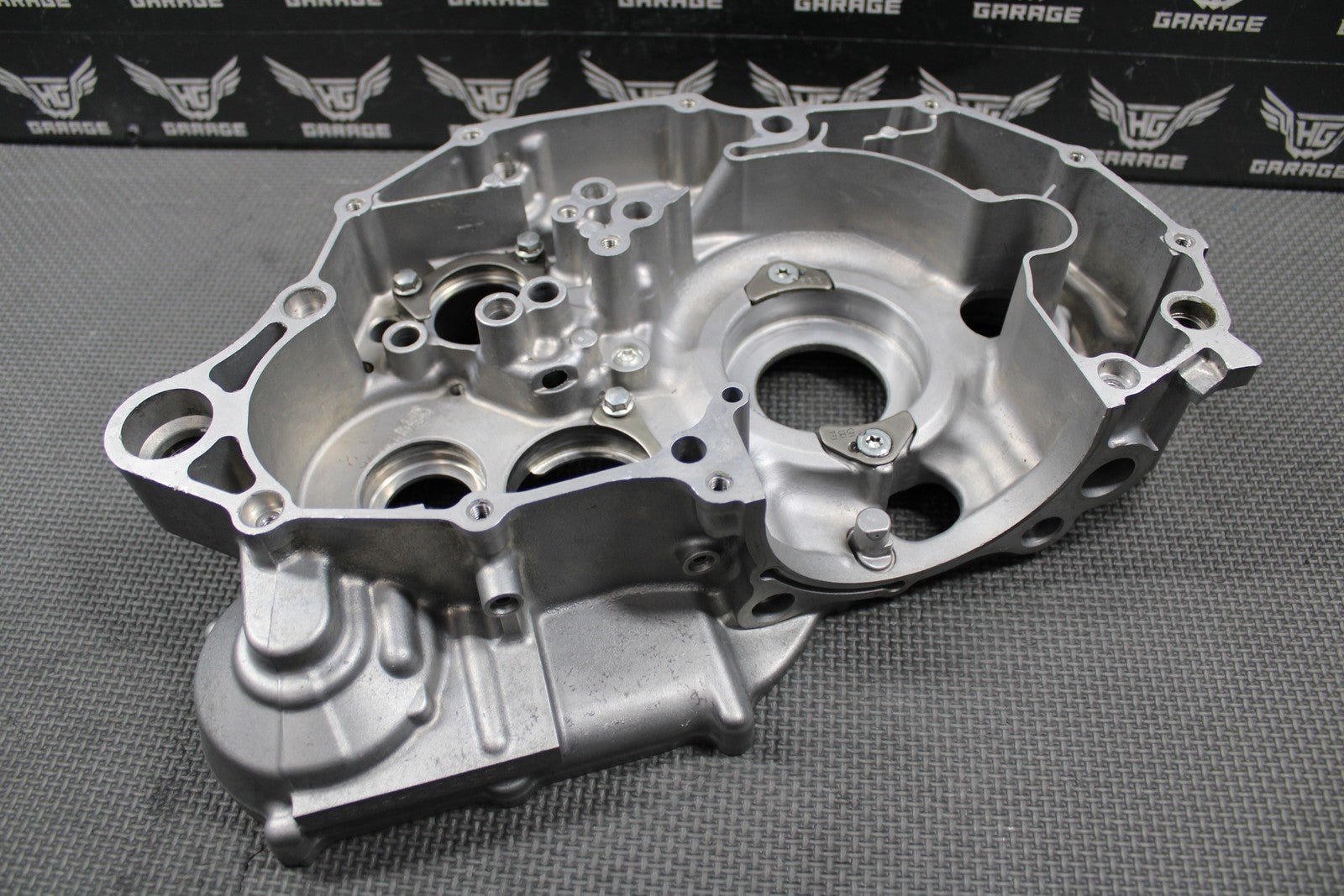2009 YAMAHA 06 - 09 YZ450F OEM RIGHT SIDE ENGINE MOTOR CRANKCASE CRANK CASE GOOD! - hggarage