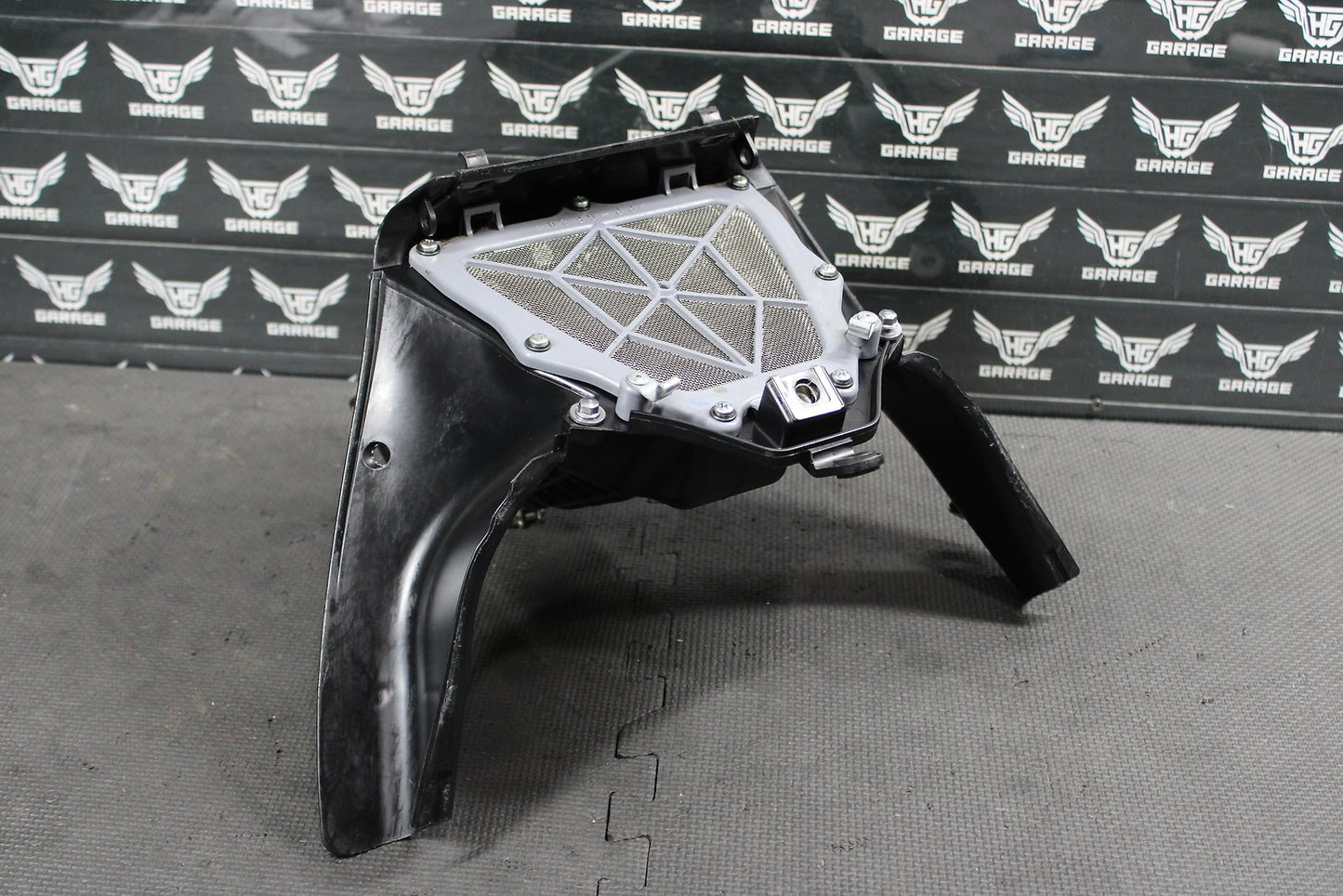 2022 YAMAHA YZ450FX OEM AIRBOX INTAKE AIR CLEANER CASE ASSEMBLY BR9 - 14411 - 01 - 00 - hggarage