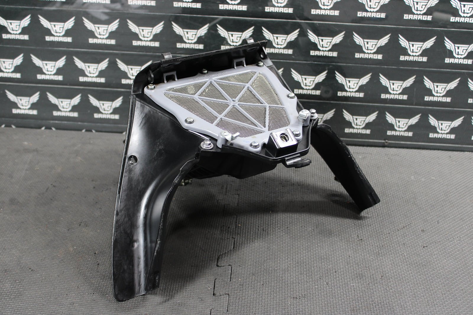 2022 YAMAHA YZ450FX OEM AIRBOX INTAKE AIR CLEANER CASE ASSEMBLY BR9 - 14411 - 01 - 00 - hggarage