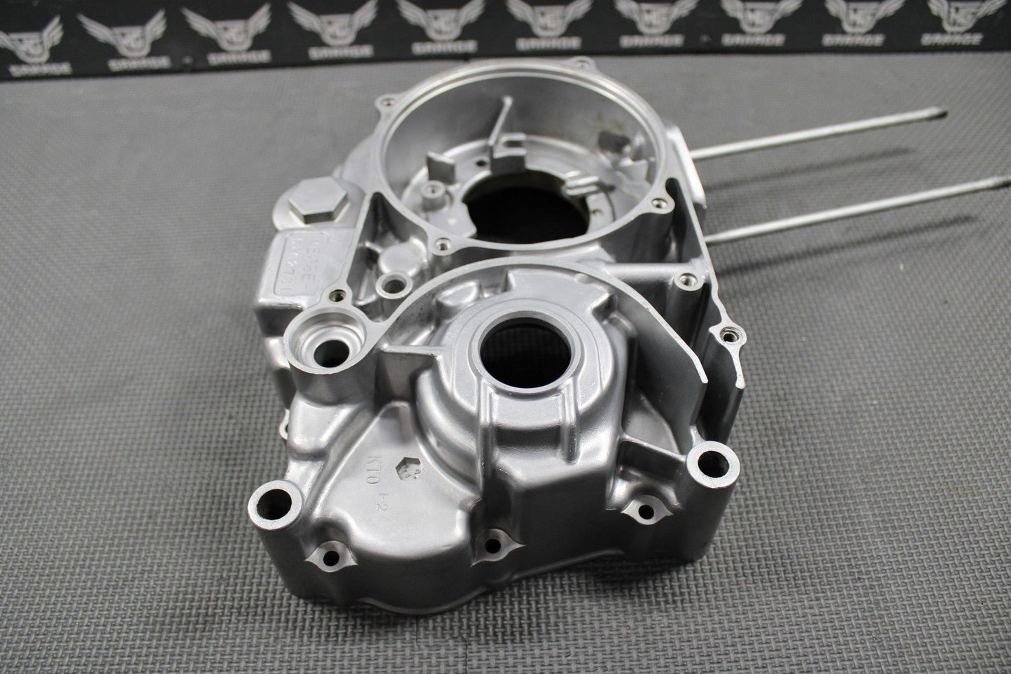 1999 HONDA XR200R 88 - 02 OEM LEFT ENGINE MOTOR CRANKCASE CRANK CASE 11200 - KT0 - 680 - hggarage