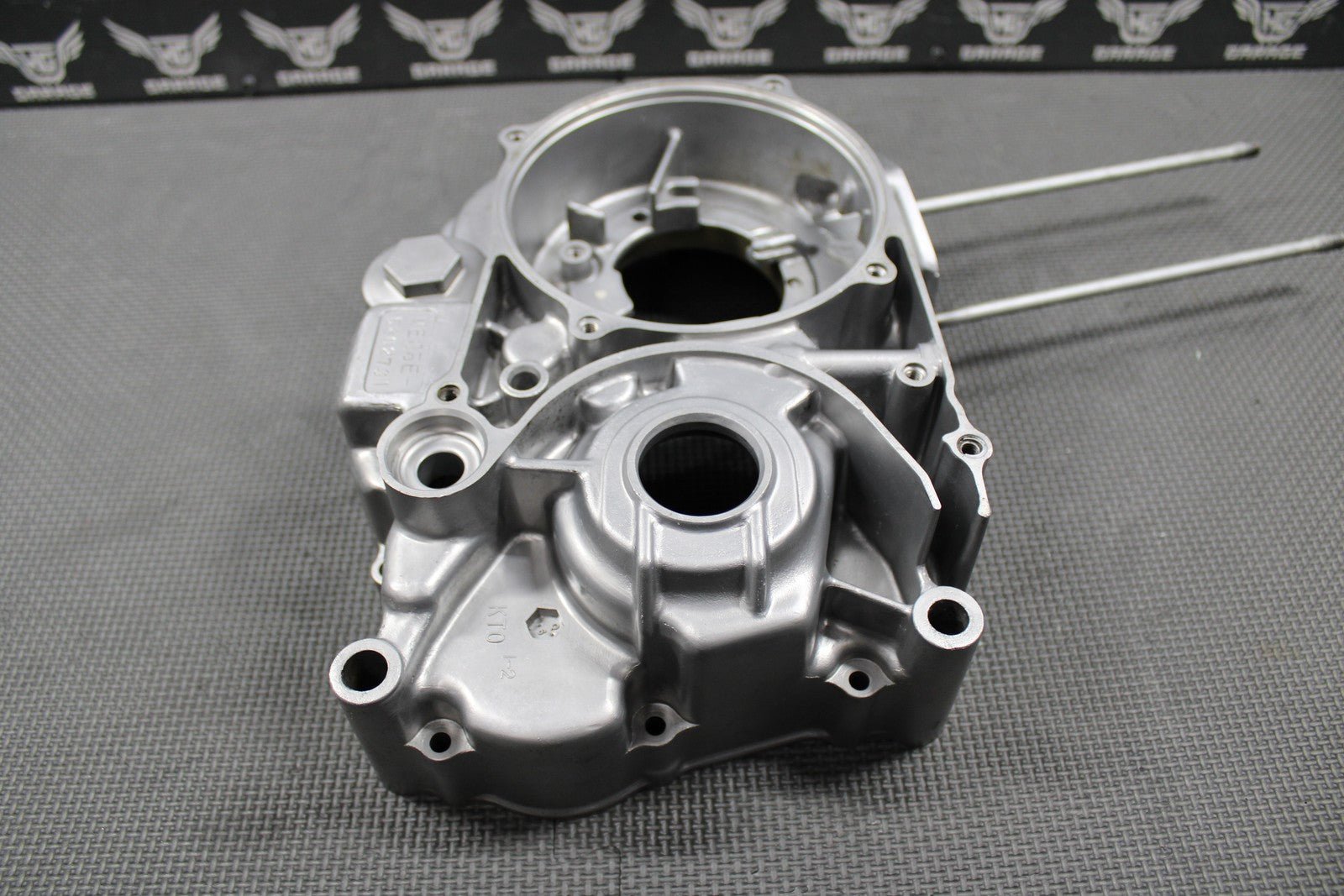 1999 HONDA XR200R 88 - 02 OEM LEFT ENGINE MOTOR CRANKCASE CRANK CASE 11200 - KT0 - 680 - hggarage
