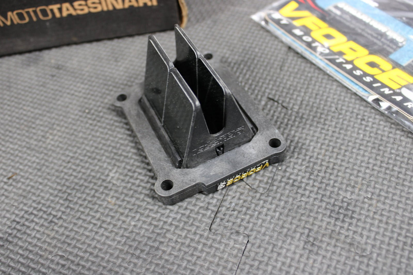 1999 SUZUKI RM125 VFORCE3 INTAKE REED BLOCK ASSEMBLY 13150 - 36E00 - hggarage