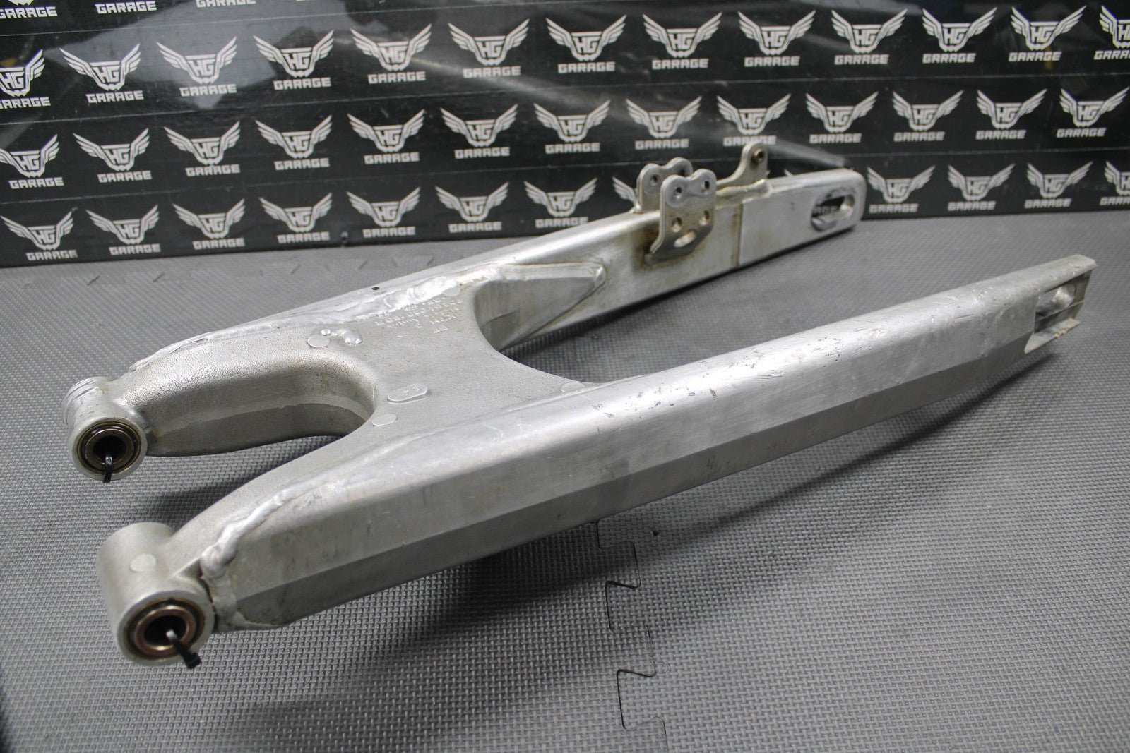 2004 04 - 05 KTM 125SX 125 SX OEM SWINGARM SWING ARM SUSPENSION 54804030044 - hggarage