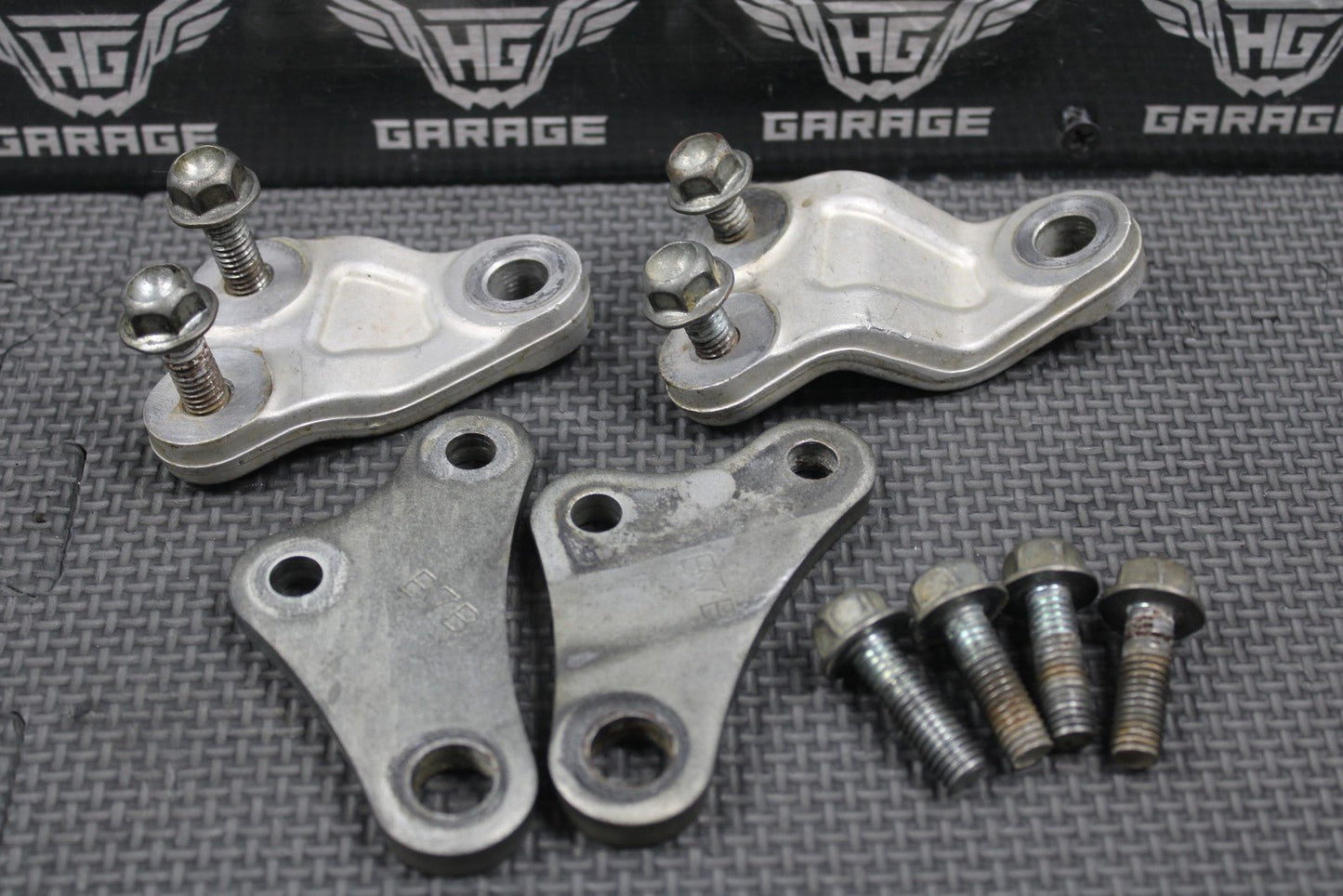 2019 2020 YAMAHA YZ250F OEM ENGINE MOTOR MOUNT STAY BRACKETS B7B - 21417 - 00 - 00 - hggarage