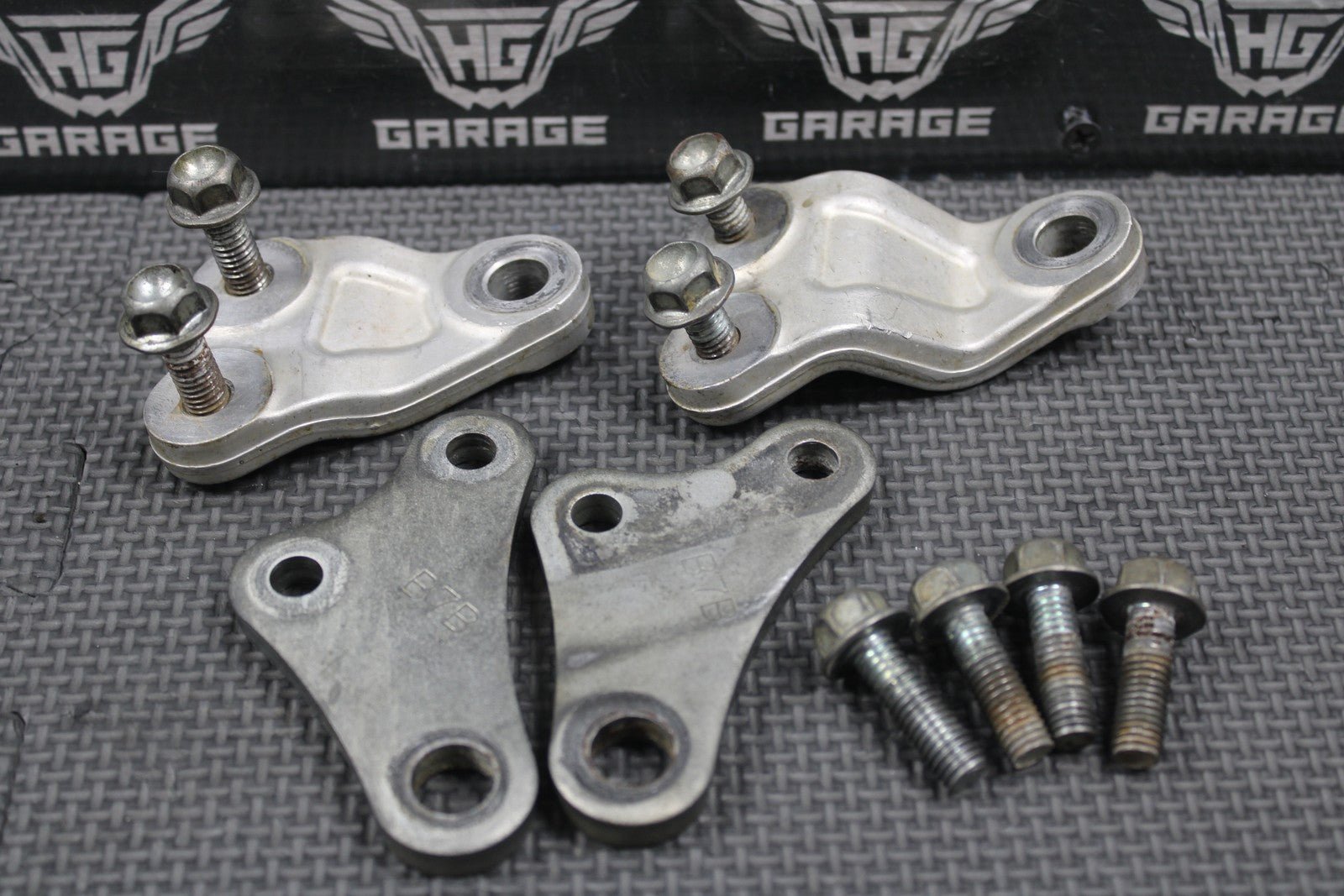 2019 2020 YAMAHA YZ250F OEM ENGINE MOTOR MOUNT STAY BRACKETS B7B - 21417 - 00 - 00 - hggarage