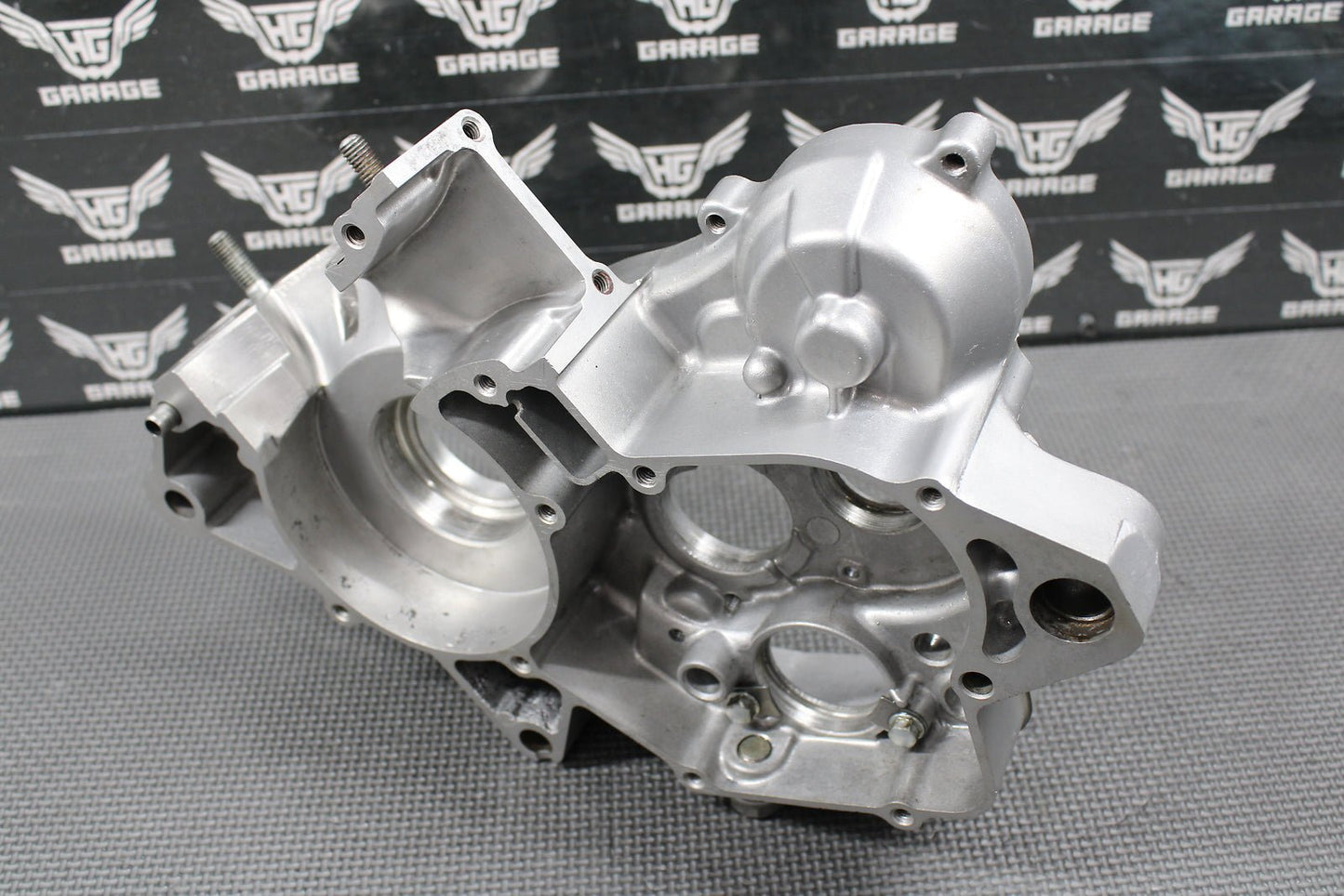 2000 99 - 02 HONDA CR125R OEM RIGHT ENGINE MOTOR CRANKCASE CRANK CASE 11100 - KZ4 - L1 - hggarage