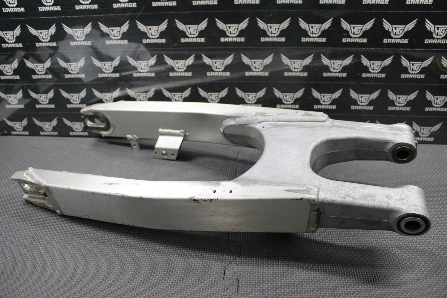 1999 SUZUKI RM125 RM250 OEM SWINGARM SWING ARM SUSPENSION 61000 - 37E10 NICE! - hggarage
