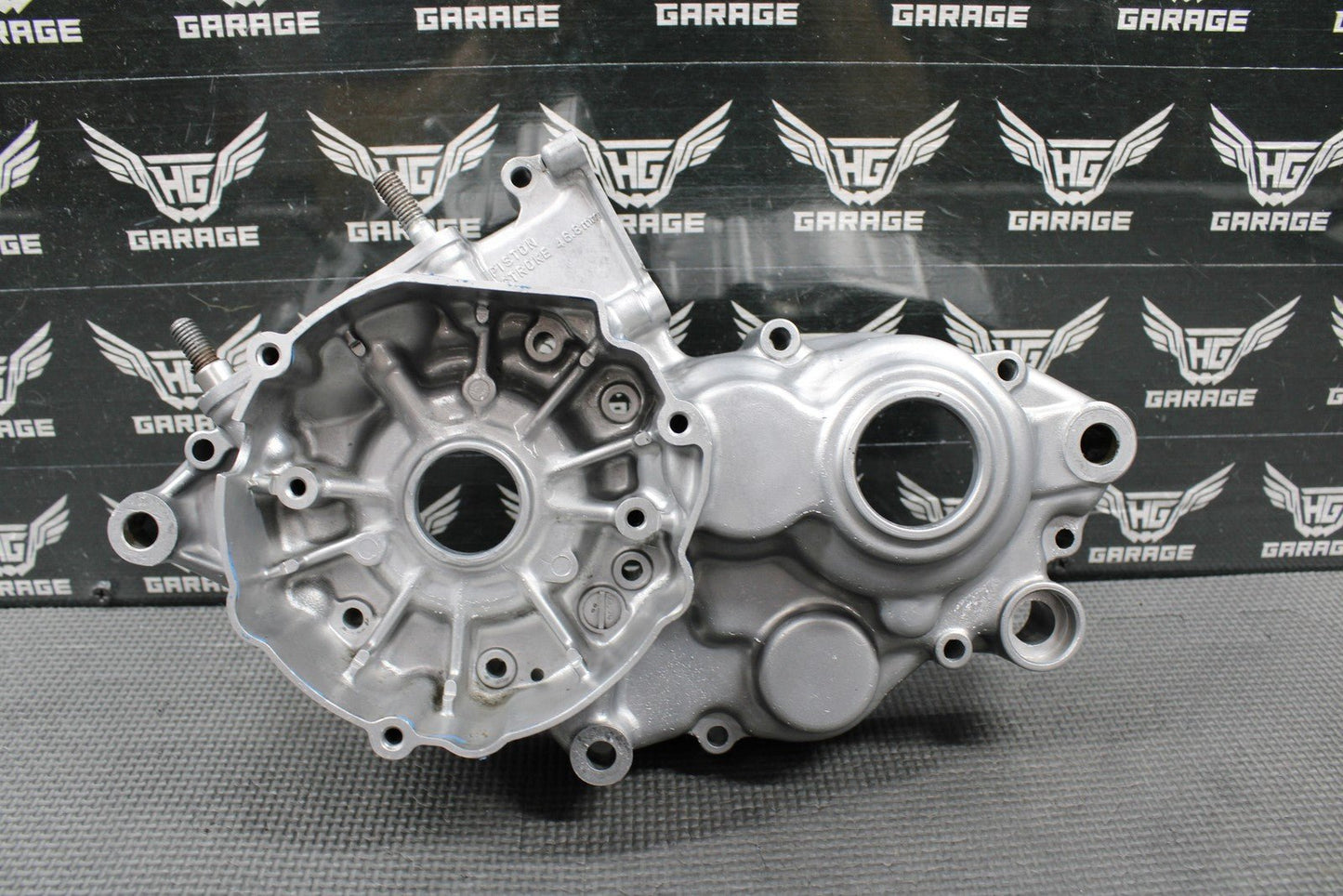 2005 SUZUKI 02 - 21 RM85 OEM ENGINE LEFT SIDE CRANKCASE CRANK CASE 11300 - 03822 - hggarage