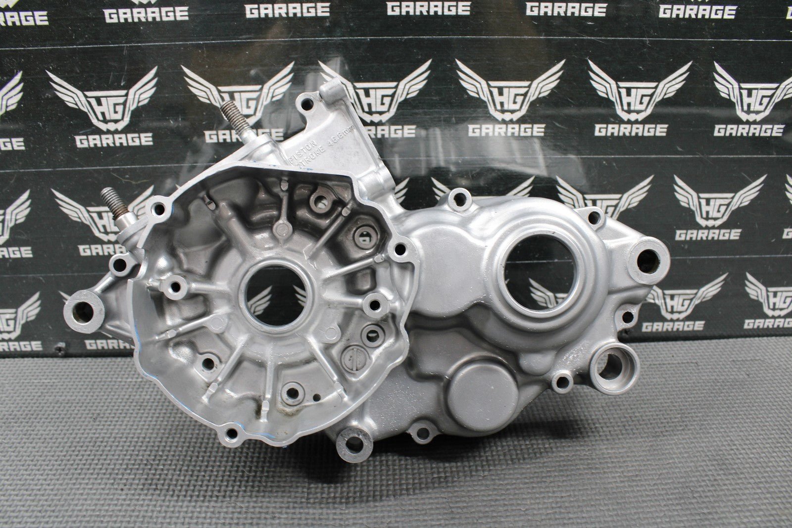 2005 SUZUKI 02 - 21 RM85 OEM ENGINE LEFT SIDE CRANKCASE CRANK CASE 11300 - 03822 - hggarage