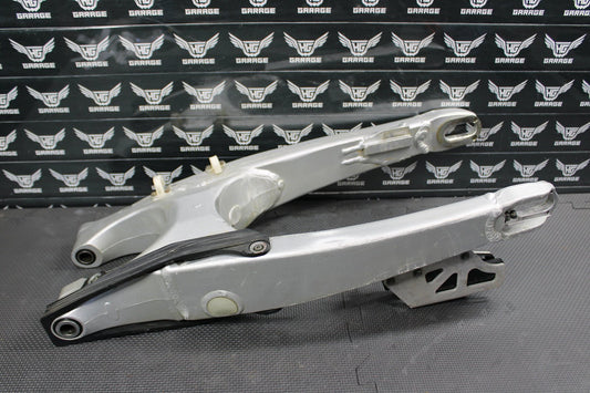 2002 YAMAHA YZ250F OEM SWINGARM SWING ARM SUSPENSION 5NY - 22110 - 00 - 00 - hggarage