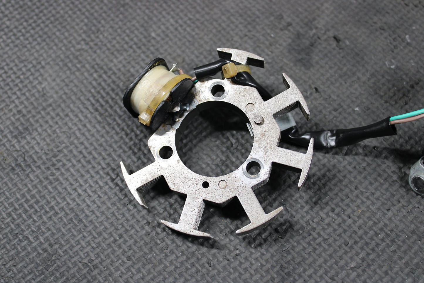 2000 Yamaha TTR125L OEM Stator Magneto Rotor Flywheel 5HP - 85510 - 02 - 00 - hggarage