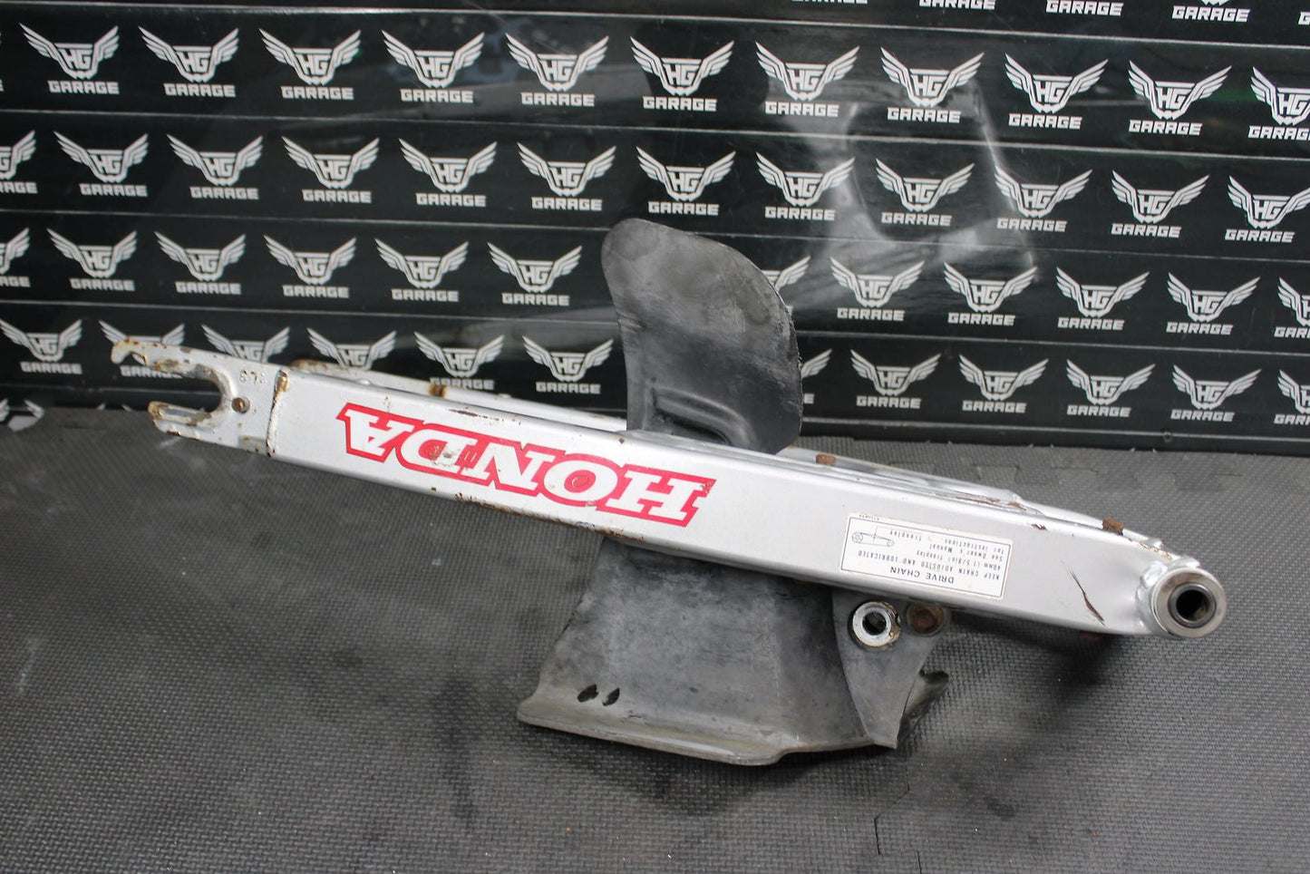 1998 HONDA XR200R 1991 / 93 - 99 OEM SWINGARM SWING ARM SUSPENSION 52100 - KT0 - 870 - hggarage