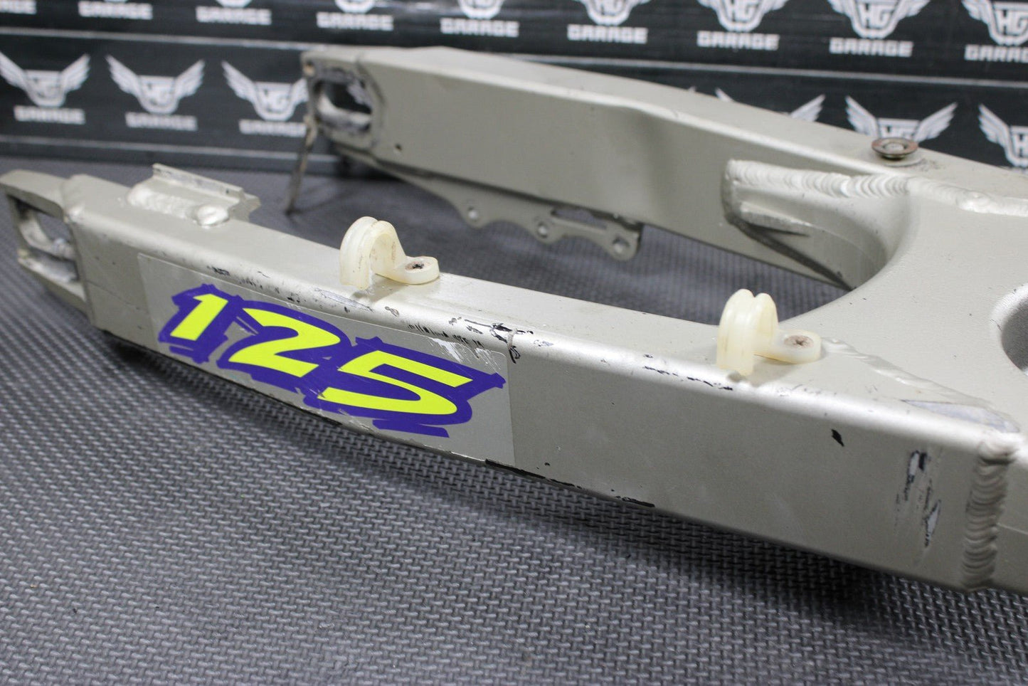 1996 KAWASAKI KX125 KX250 OEM SWINGARM SWING ARM SUSPENSION 33001 - 1487 - TX - hggarage