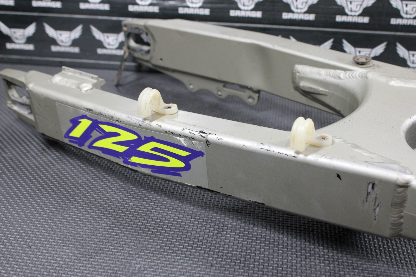 1996 KAWASAKI KX125 KX250 OEM SWINGARM SWING ARM SUSPENSION 33001 - 1487 - TX - hggarage