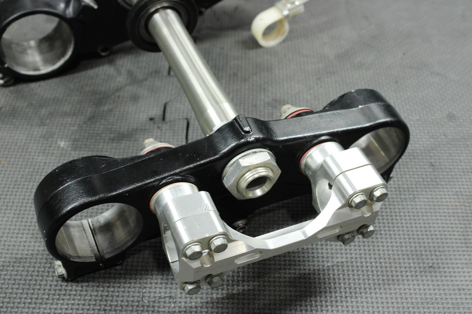 2011 KAWASAKI KX450F OEM FRONT FORKS LOWER UPPER TRIPLE TREE STEM CLAMP NICE! - hggarage