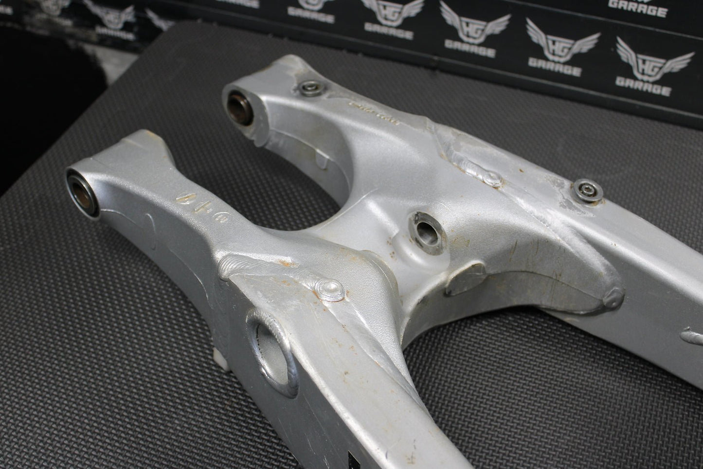 2002 Yamaha YZ426F OEM Swingarm Swing Arm Suspension 5NY - 22110 - 00 - 00 - hggarage