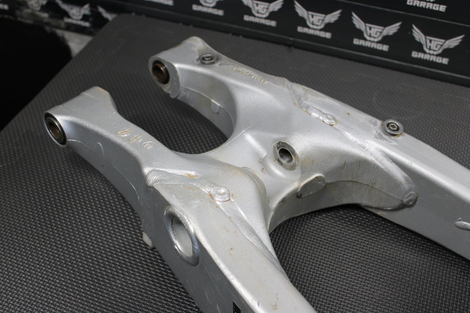 2002 Yamaha YZ426F OEM Swingarm Swing Arm Suspension 5NY - 22110 - 00 - 00 - hggarage