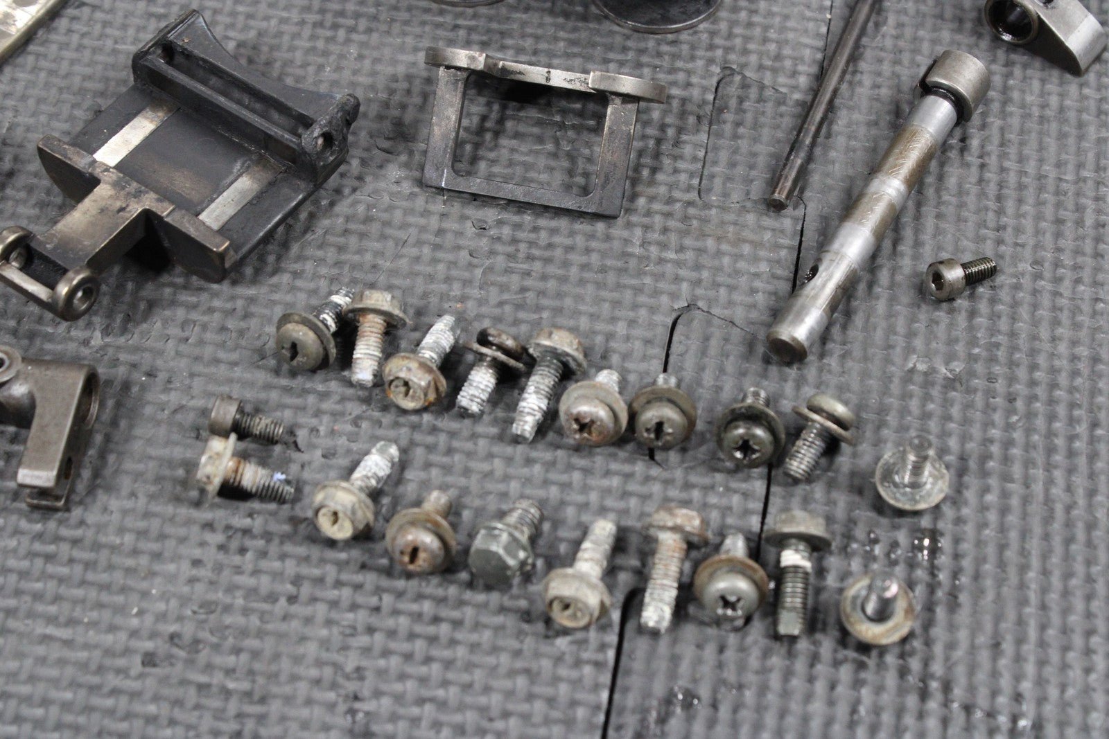 1997 SUZUKI RM250 OEM ENGINE POWER VALVE GOVERNOR EXHUAST VALVE 11254 - 37E10 NICE - hggarage