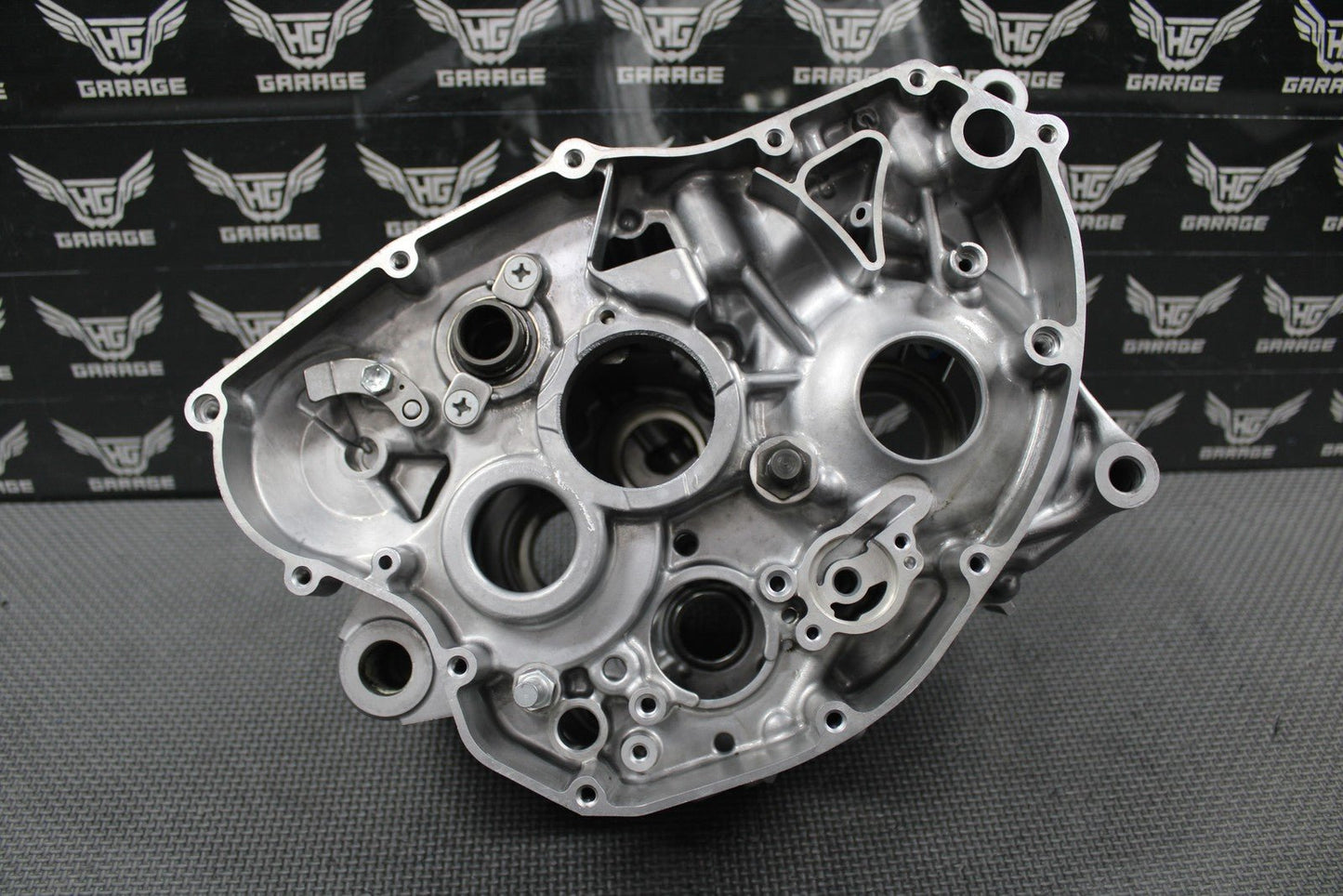 2019 SUZUKI 19 - 25 RMZ250 OEM LEFT RIGHT ENGINE CRANKCASE CRANK CASES BLOCK MINT! - hggarage