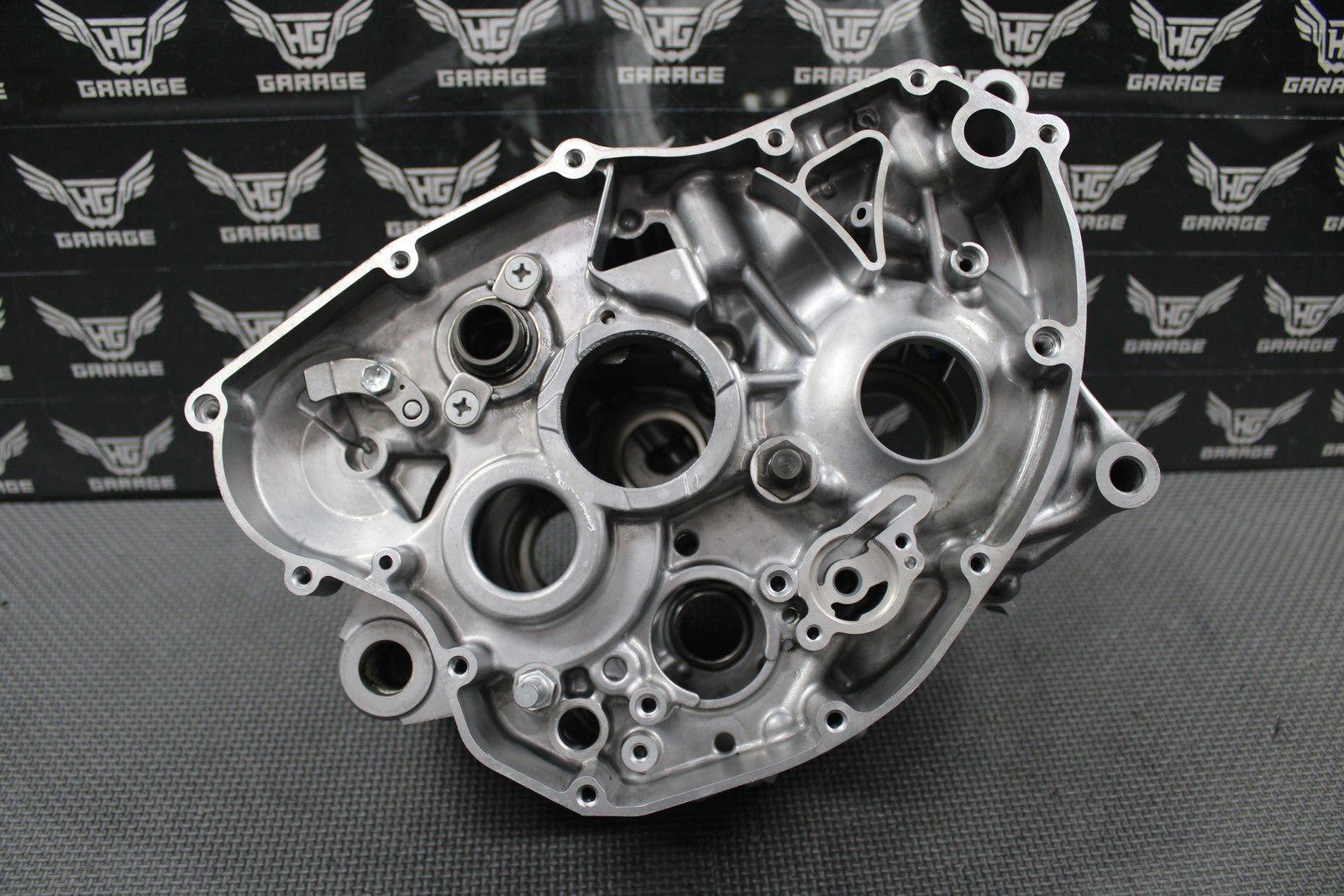 2019 SUZUKI 19 - 25 RMZ250 OEM LEFT RIGHT ENGINE CRANKCASE CRANK CASES BLOCK MINT! - hggarage