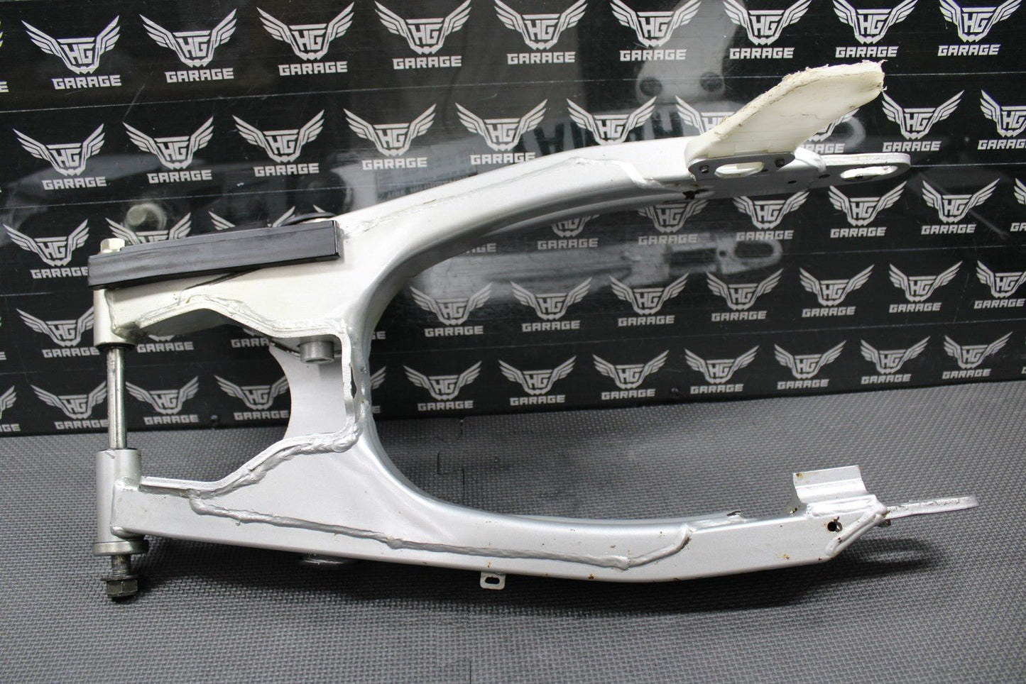 2005 YAMAHA TTR230 05 - 22 OEM SWINGARM SWING ARM REAR SUSPENSION 1C6 - F2110 - 00 - 35 - hggarage