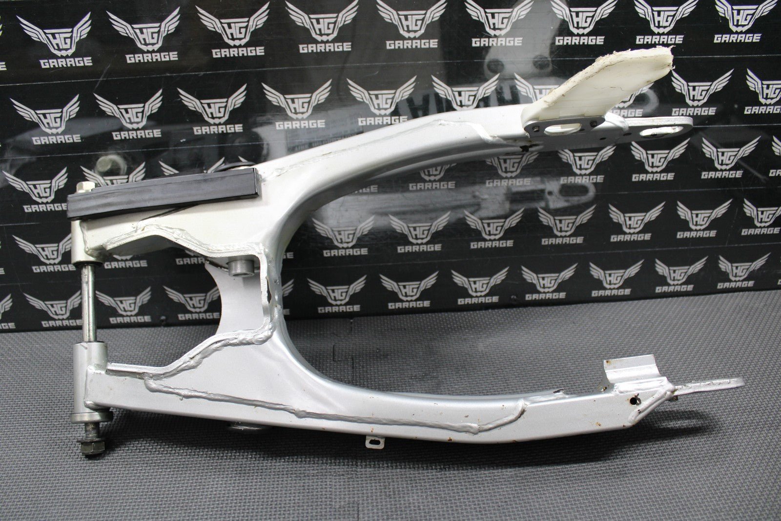 2005 YAMAHA TTR230 05 - 22 OEM SWINGARM SWING ARM REAR SUSPENSION 1C6 - F2110 - 00 - 35 - hggarage