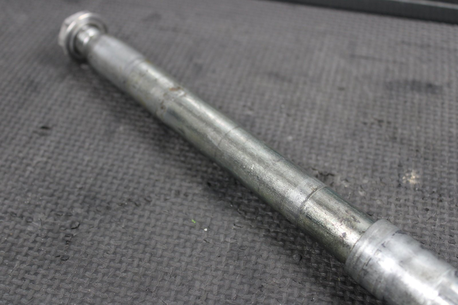 2006 Yamaha YZ450F OEM Front Wheel Rim Axle Pivot Bolt 1C3 - 25181 - 10 - 00 - hggarage