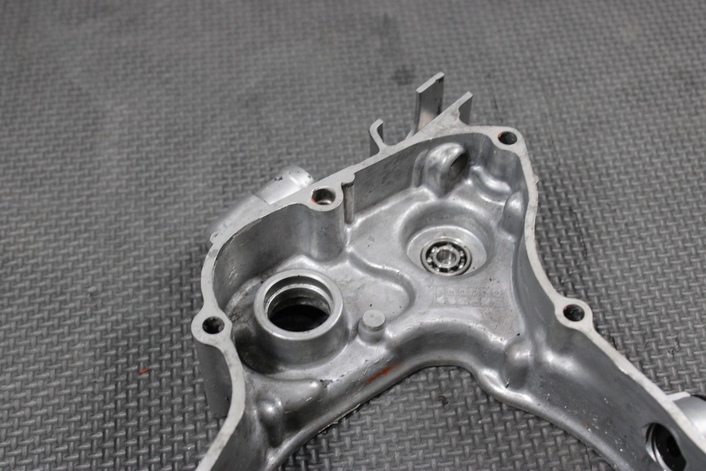 1998 HONDA CR125R 97 - 98 OEM RIGHT SIDE ENGINE INNER CLUTCH COVER 11340 - KZ4 - B00 - hggarage