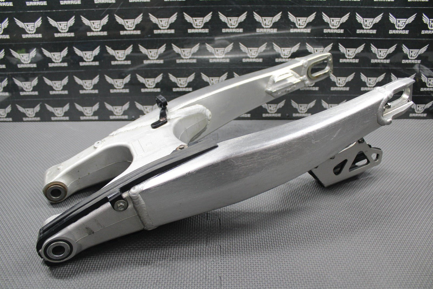 2020 SUZUKI 19 - 21 RMZ250 OEM SWINGARM SWING ARM SUSPENSION 61000 - 46K00 GOOD! - hggarage