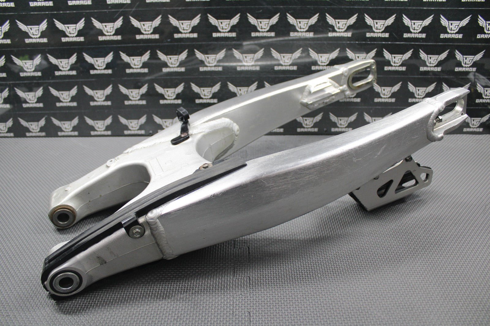 2020 SUZUKI 19 - 21 RMZ250 OEM SWINGARM SWING ARM SUSPENSION 61000 - 46K00 GOOD! - hggarage