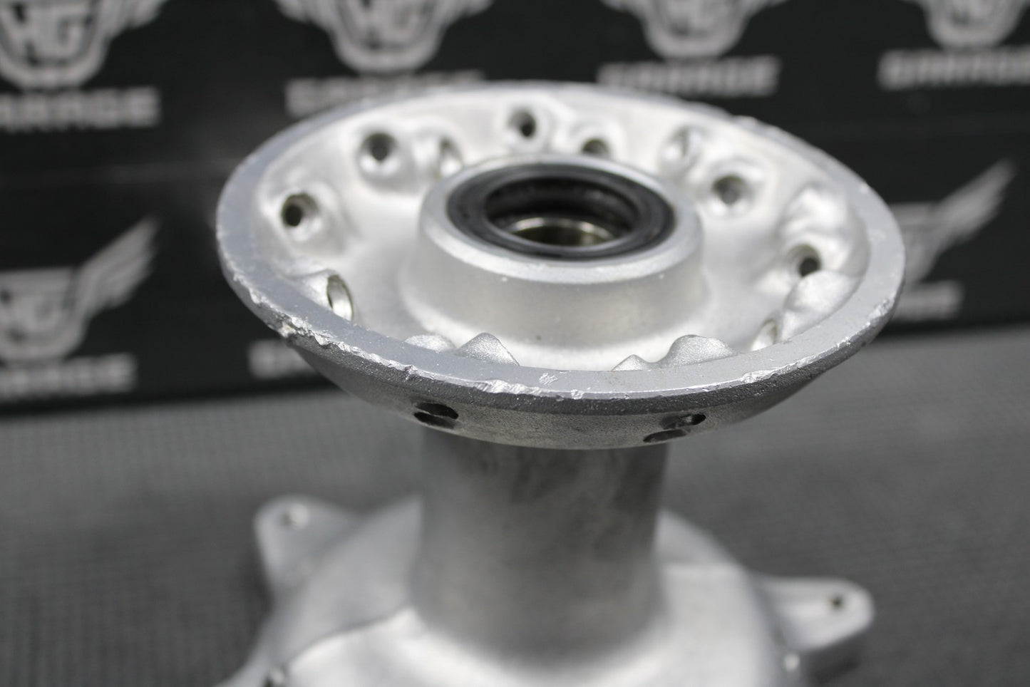 2000 97 - 00 SUZUKI RM125 RM250 OEM FRONT WHEEL HUB 54111 - 36E10 - hggarage
