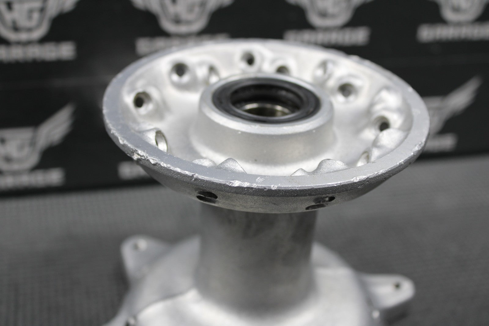 2000 97 - 00 SUZUKI RM125 RM250 OEM FRONT WHEEL HUB 54111 - 36E10 - hggarage