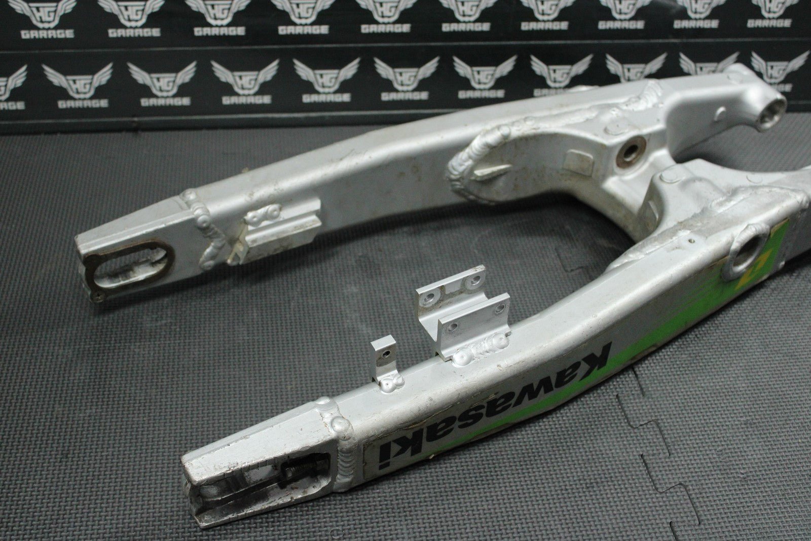 2004 KAWASAKI KX125 OEM SWINGARM SWING ARM & LINKAGE SET - hggarage
