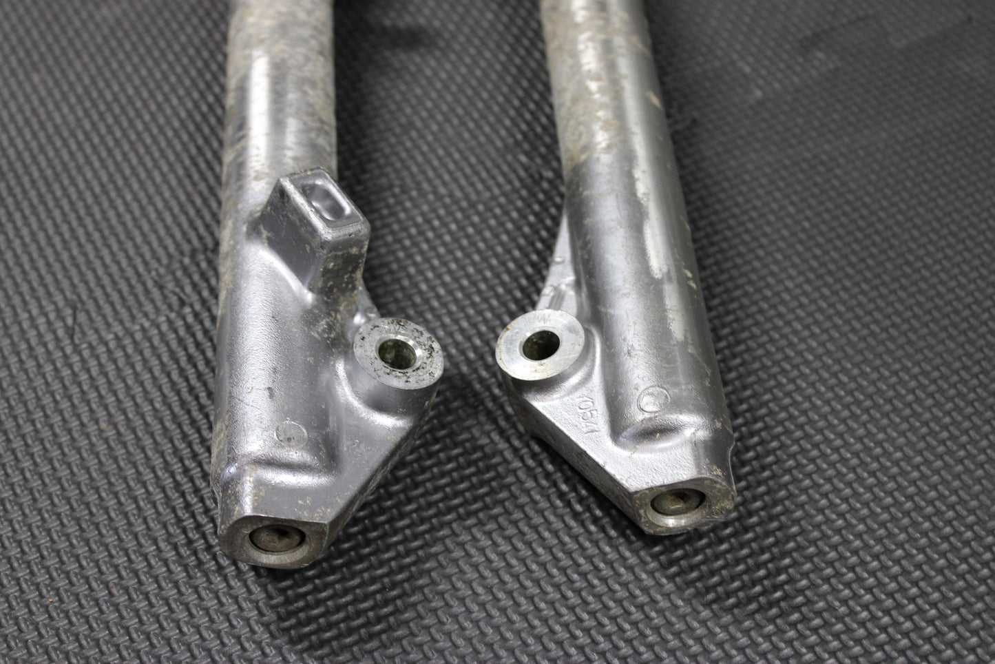 1985 YAMAHA PW80 83 - 85 OEM RIGHT LEFT FRONT SUSPENSION FORKS 21W - 23103 - 00 - 00 - hggarage