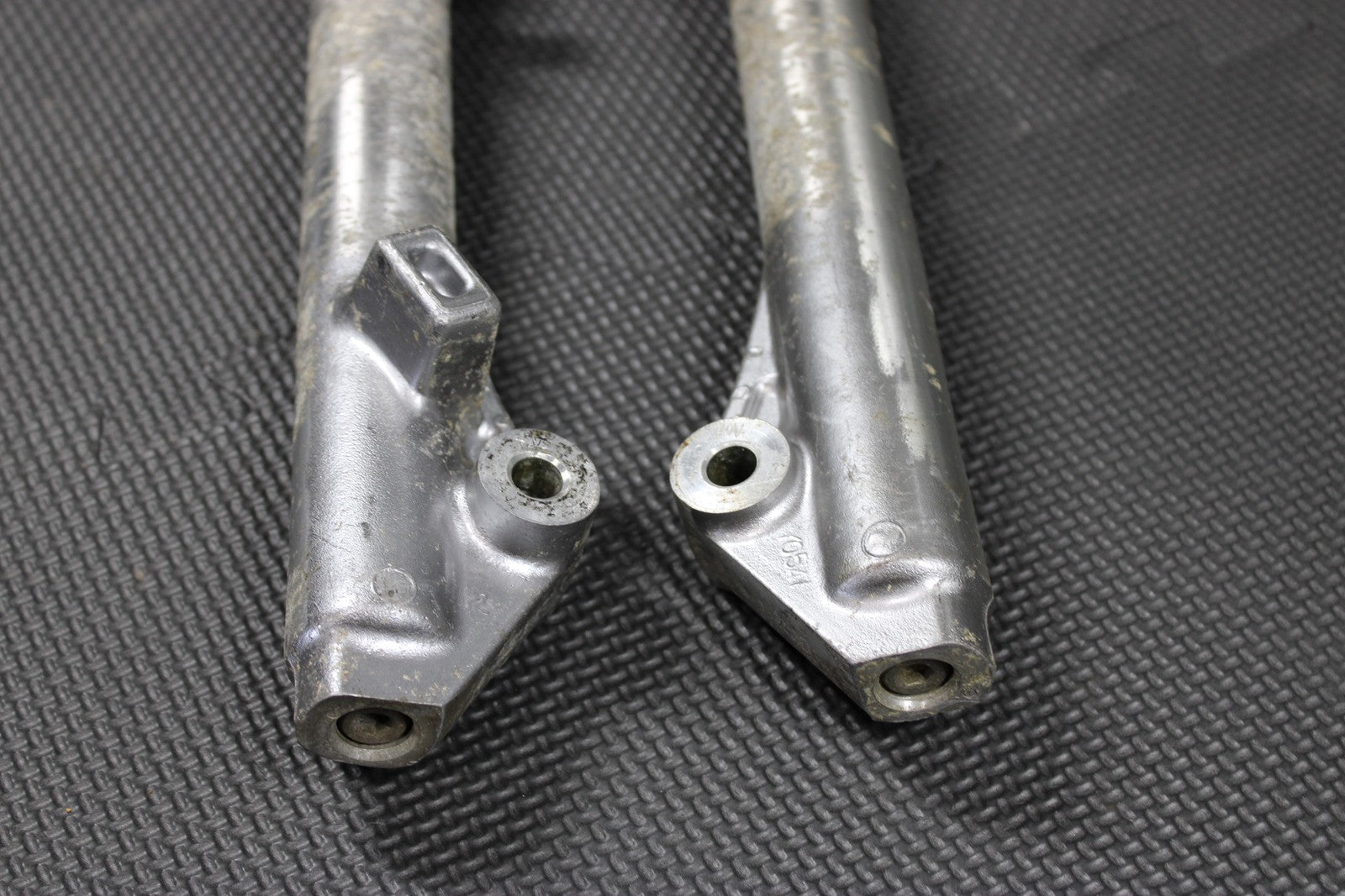 1985 YAMAHA PW80 83 - 85 OEM RIGHT LEFT FRONT SUSPENSION FORKS 21W - 23103 - 00 - 00 - hggarage