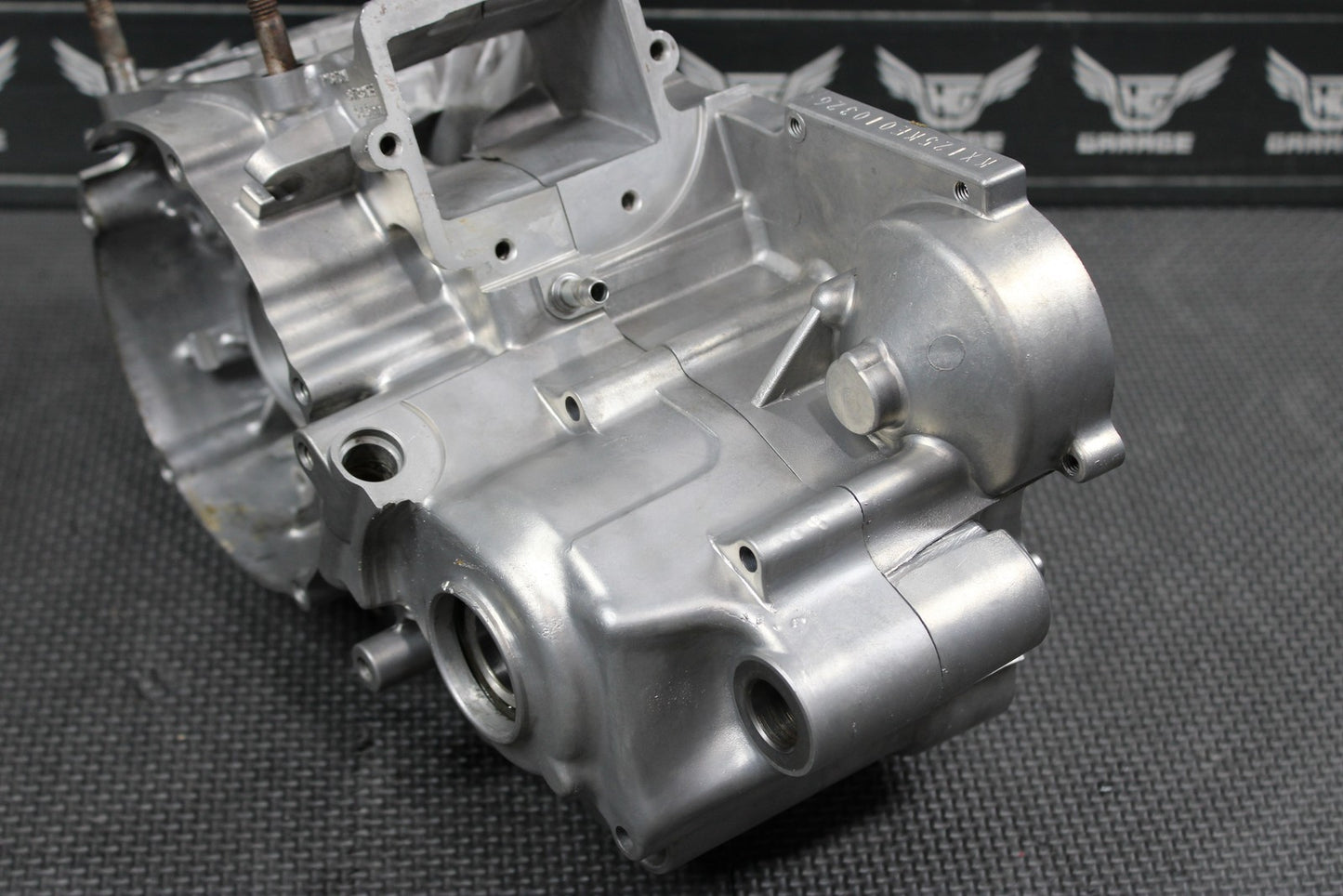 1996 KAWASAKI KX125 OEM LEFT RIGHT ENGINE MOTOR CRANKCASE CRANK CASES BLOCK - hggarage