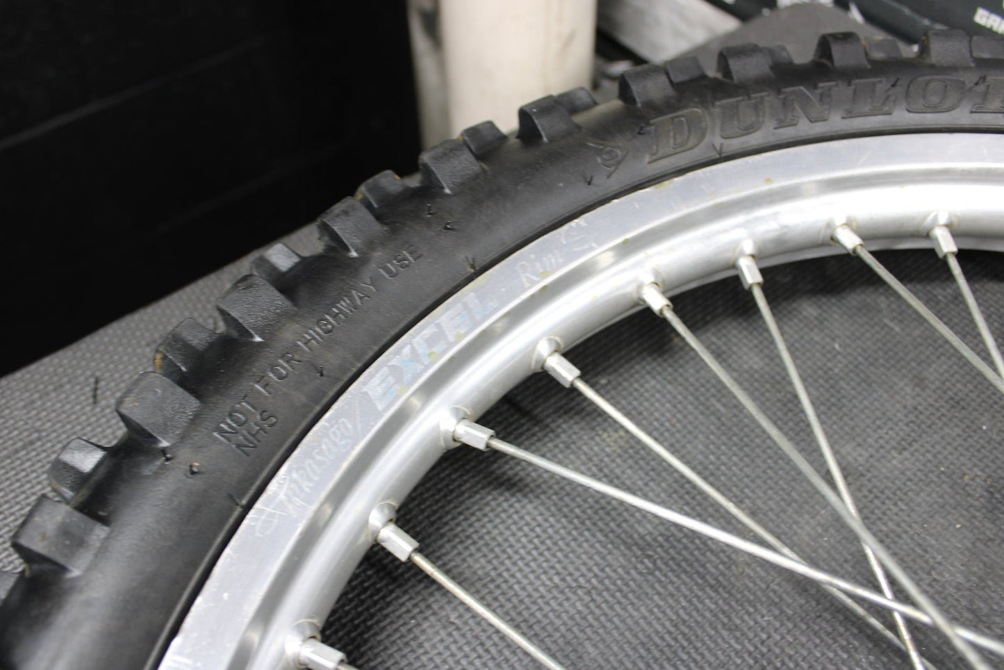 2006 YAMAHA YZ450F OEM EXCEL FRONT WHEEL RIM HUB TIRE 21" 5NY - 25111 - 00 - 00 - hggarage