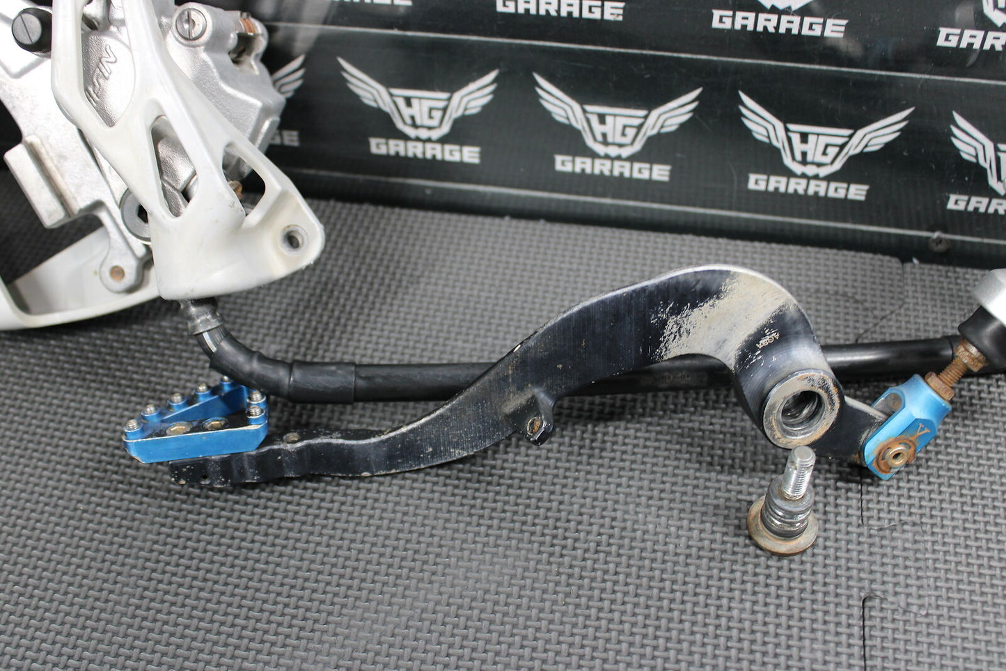 2009 YAMAHA YZ450F OEM NISSIN REAR BACK BRAKE CALIPER MASTER CYLINDER LEVER